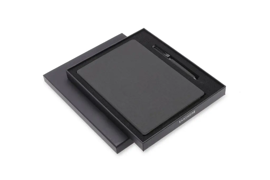 CHANGE ZERO Sustainable Gift Set with Refillable Notebook & Pen - Black (4).webp